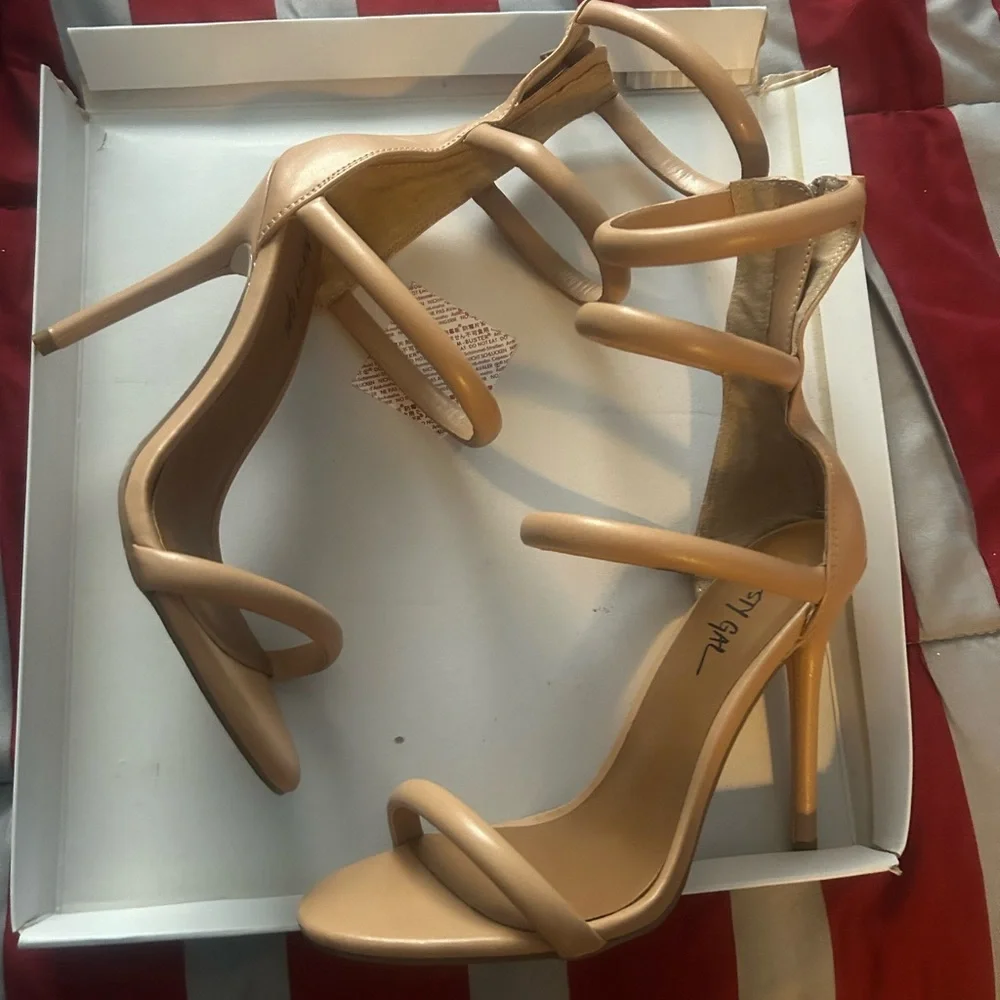 Nude Sandals - Picture 2 of 7